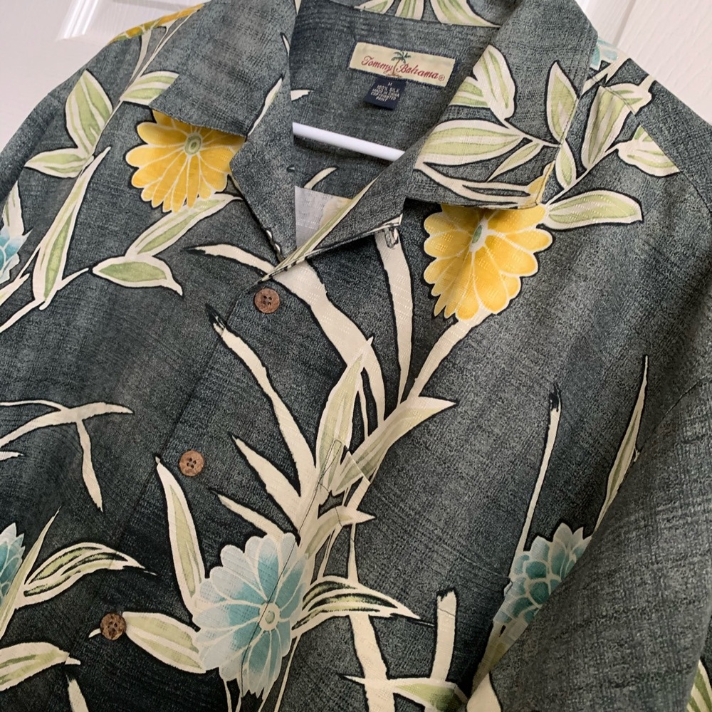 Tommy Bahama Hawaiian camp Shirt Sz M